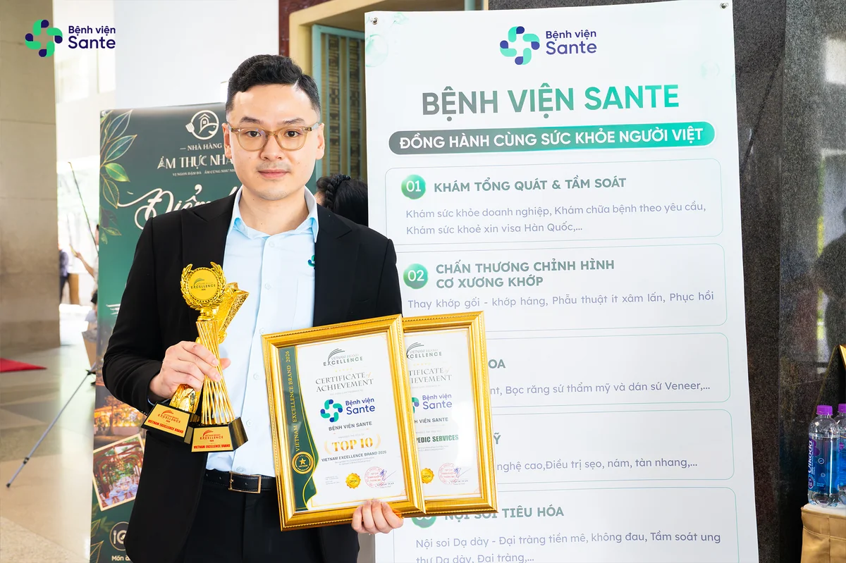 Top 10 Vietnam Excellence Brand 2026 Trophy and Certificate awarded to Sante Hospital