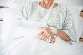 Wearing an arm sling Arm sling support - SANTE Hospital Binh Thanh, HCMC