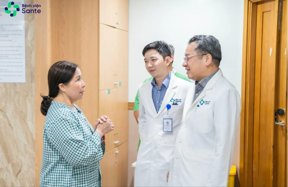 VIỆT KIỀU HÀ LAN VỀ VIỆT NAM THAY LẠI KHỚP GỐI SAU LẦN ĐẦU THẤT BẠI - Hình 2 - Bệnh viện SANTE Bình Thạnh, TP.HCM VIỆT KIỀU HÀ LAN VỀ VIỆT NAM THAY LẠI KHỚP GỐI SAU LẦN ĐẦU THẤT BẠI - Hình 2 - Bệnh viện SANTE Bình Thạnh, TP.HCM