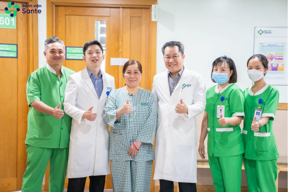 VIỆT KIỀU HÀ LAN VỀ VIỆT NAM THAY LẠI KHỚP GỐI SAU LẦN ĐẦU THẤT BẠI - Hình 4 - Bệnh viện SANTE Bình Thạnh, TP.HCM VIỆT KIỀU HÀ LAN VỀ VIỆT NAM THAY LẠI KHỚP GỐI SAU LẦN ĐẦU THẤT BẠI - Hình 4 - Bệnh viện SANTE Bình Thạnh, TP.HCM